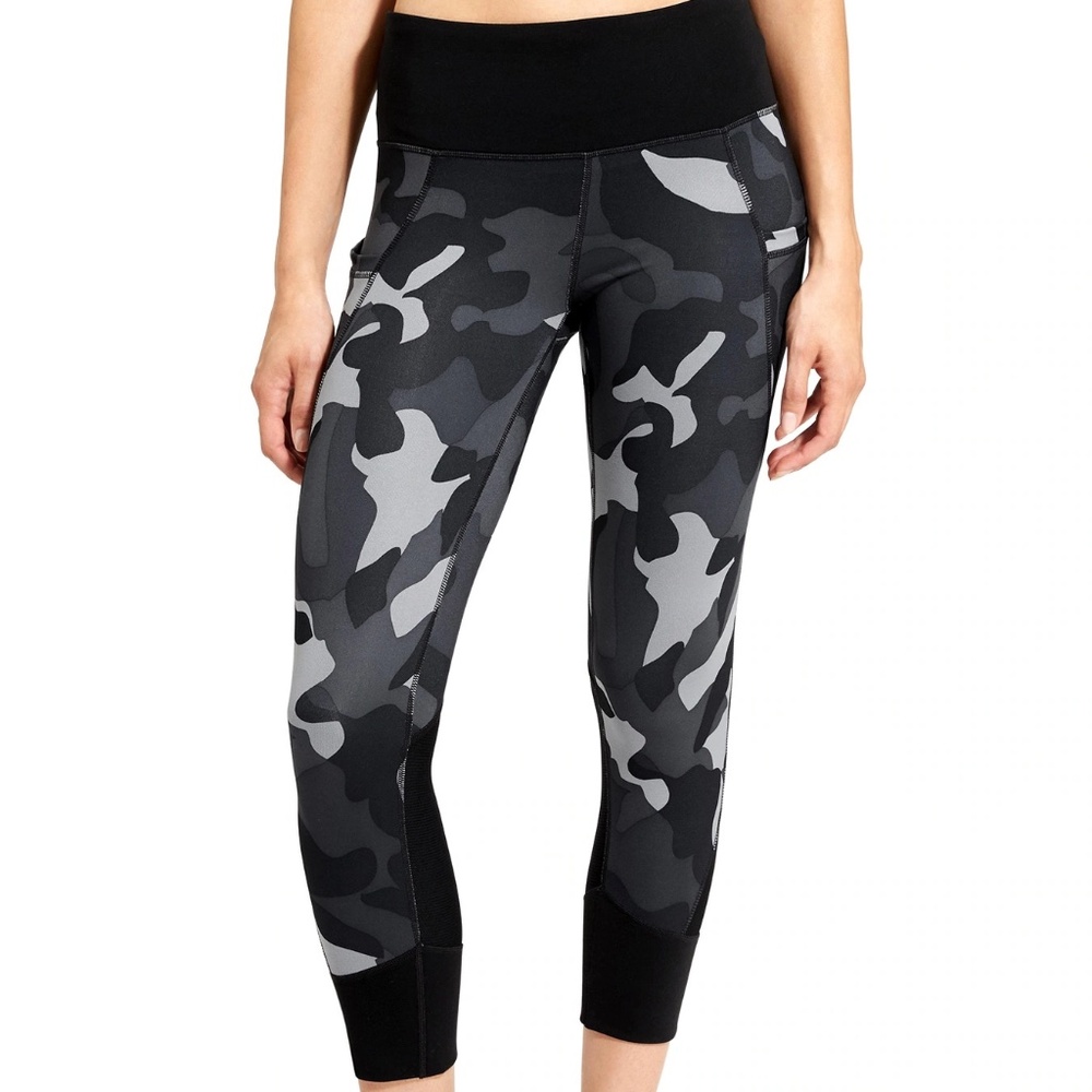 Brand New ATHLETA Camo Relay Capri 2.0, Size Small